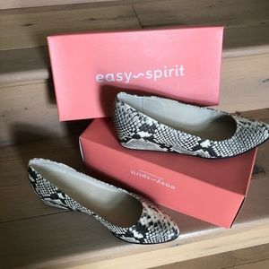 Easy spirit snake print wedge shoe, size 9